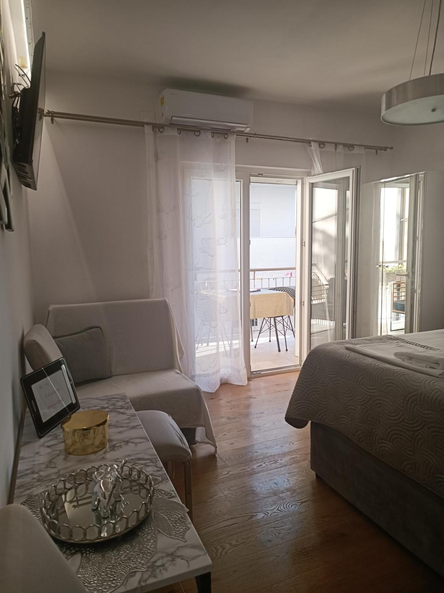 Apartment Golden Sunrise - 4 Ul.Petra Svacica11 Baška Voda Kültér fotó