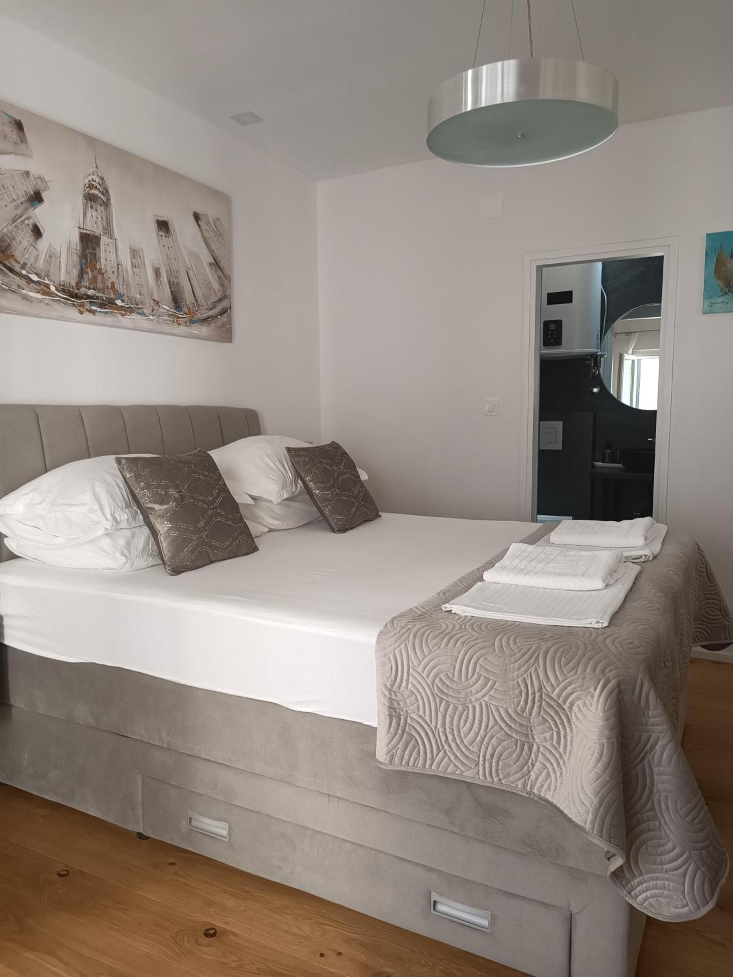 Apartment Golden Sunrise - 4 Ul.Petra Svacica11 Baška Voda Kültér fotó