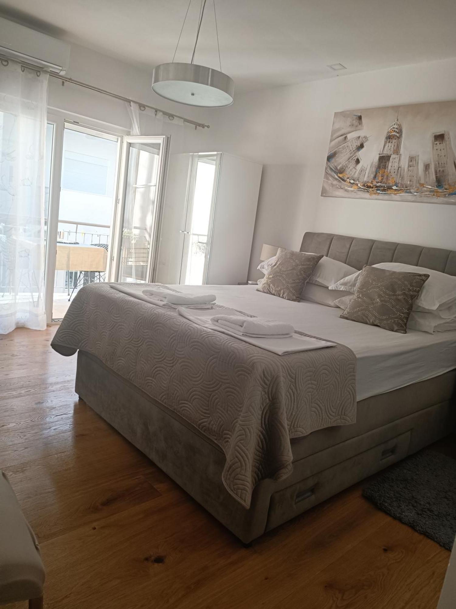 Apartment Golden Sunrise - 4 Ul.Petra Svacica11 Baška Voda Kültér fotó